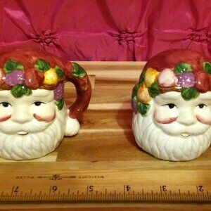 porcelain Vintage Santa Claus Salt & Pepper Shaker made in china (B-3145)